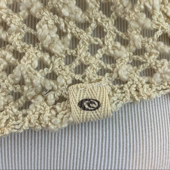 Rip Curl lightweight tan crochet & fringe sweater - Picture 6 of 9